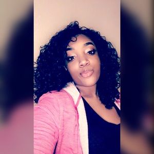 Meet your Posher, Nia